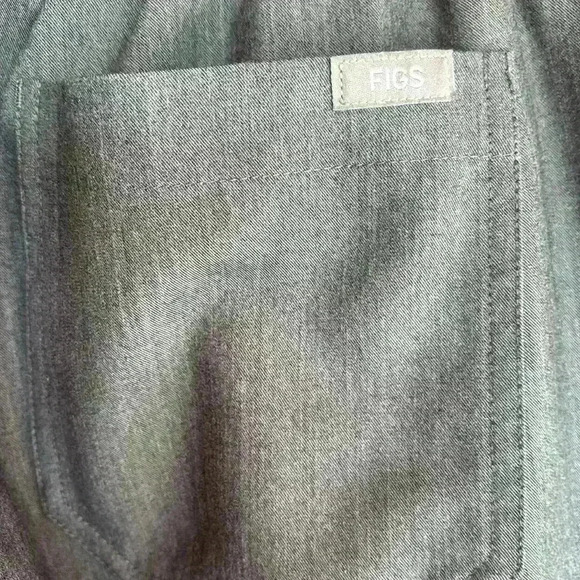 Figs Technical Collection elastic waist drawstring  multi pocket uniform scrubs - Picture 6 of 8